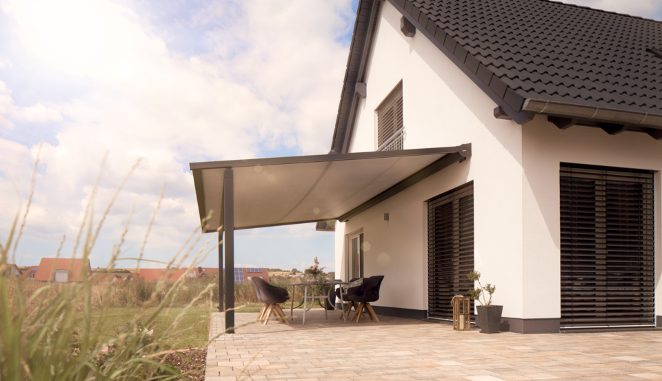 Pergolamarkise auf Terrasse 